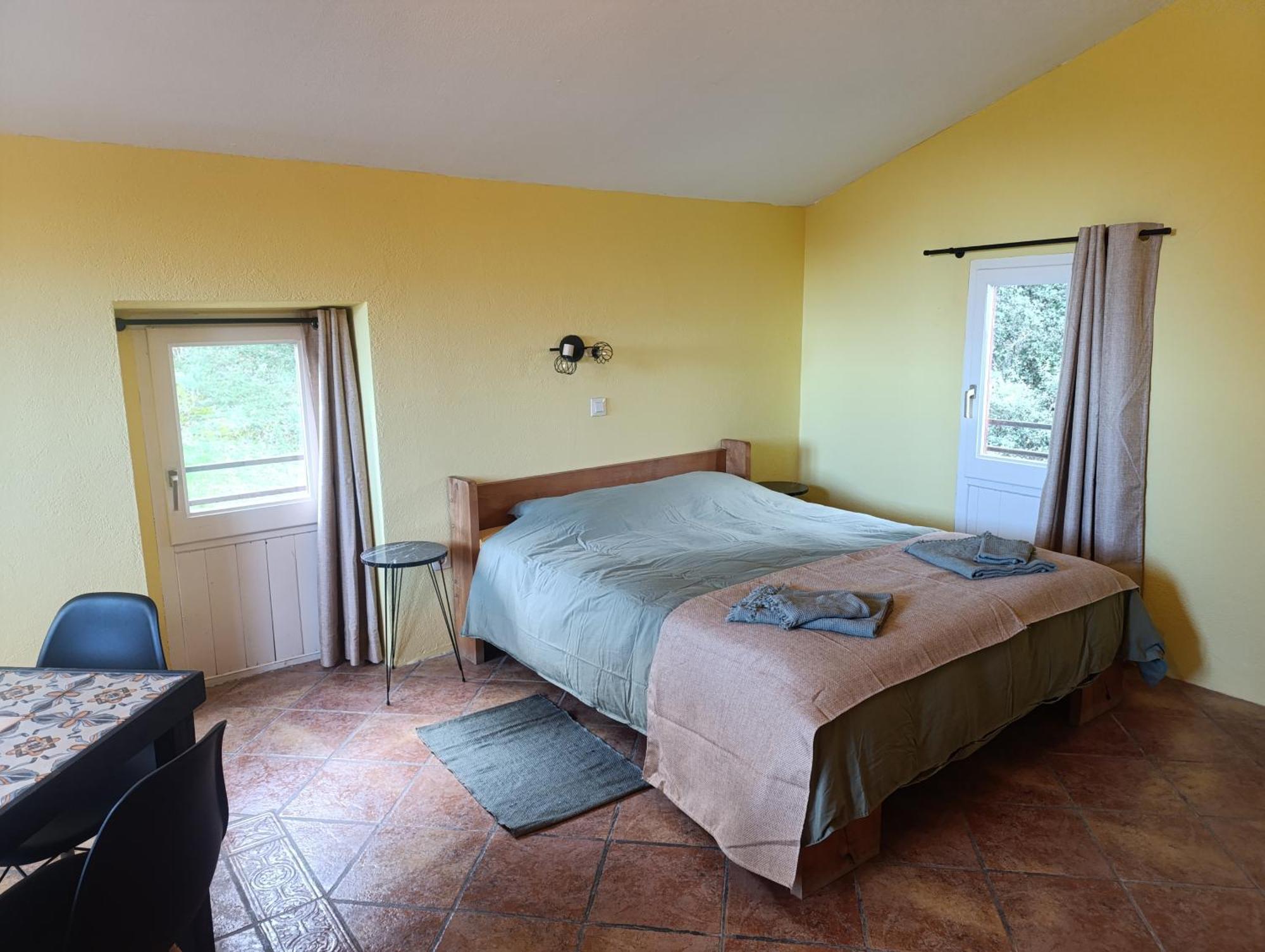 Bed and Breakfast Mas Pitre Бесалу Экстерьер фото